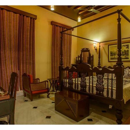 Hotel 233 Park Street Kolkata Phòng bức ảnh